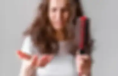 7 Arti Mimpi Rambut Rontok Banyak, Bakal Kehilangan Banyak Rezeki?