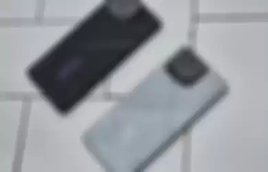 ROG Phone 8 Pro (kiri), ROG Phone 8 (kanan)