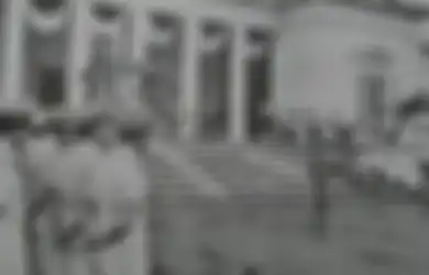 Latar Belakang Keluarnya Dekrit Presiden 5 Juli 1959 yang Memiliki Arti Besar dalam Sejarah Indonesia adalah Hal Ini