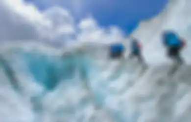 Arti Mimpi Mendaki Gunung Bersama Teman Menurut Primbon Jawa