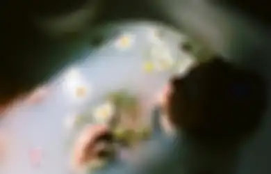 Arti Mimpi Mandi di Tempat Terbuka dan Dilihat Orang Menurut Primbon Jawa, Benarkah Mendatangkan Keberuntungan?