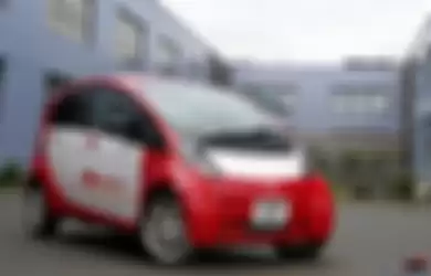 Rem Bermasalah Mobil Listrik Mitsubishi Ditarik