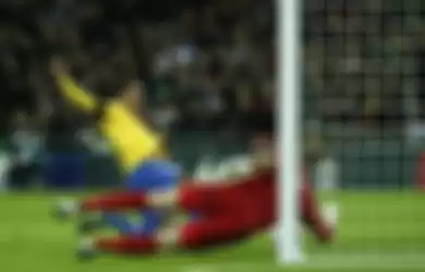 Ronaldinho Gagal Eksekusi Penalti