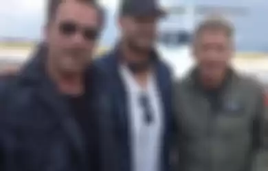 Syuting Perdana Arnold Schwarzenegger pun Pamer The Expendables 3