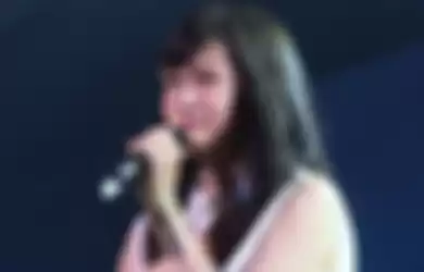 Maeda Atsuko Menangis di Solo Konsernya