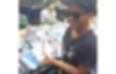 Di Bangkok Bruno Mars Beli Albumnya yang Dibajak