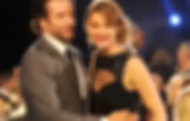 Jennifer Lawrence Bradley Cooper Bawa Pulang Piala Best Kiss