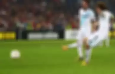 Free Kick David Luiz Bawa Chelsea Selangkah ke Final