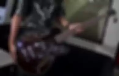 Gitar Bas Dari Trujillo Metallica Untuk Jokowi Jadi Milik Negara