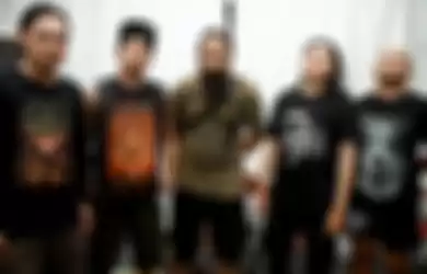 Deadsquad Rilis Video Musik Manufaktur Replika Baptis