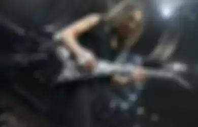 Metallica Hempaskan Anak Kecil Dari Panggung