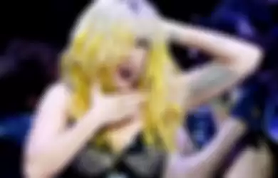 Lady Gaga Beli CD Demonya Sendiri
