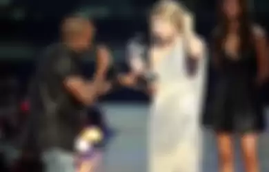Taylor Swift Kanye West Bicara Empat Mata di Balik Panggung