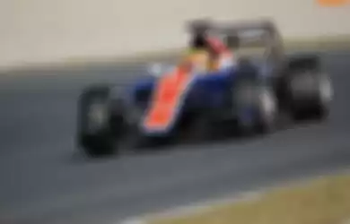 Mobil Manor MRT05 dengan nomor pundak 88 dikendarai Rio Haryanto di F1