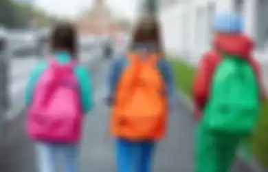 5 Bahaya Tas Sekolah Terlalu Berat