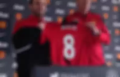 Mata Pilih Jersey Nomor 8 di Manchester United