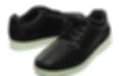 Crocs Rilis Koleksi Sepatu Serba Bisa