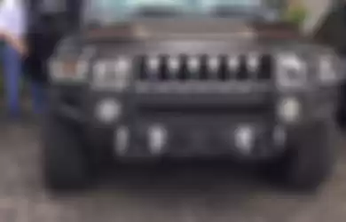 pelajar yang membawa mobil hummer h3 ke sekolah 