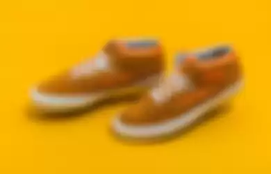 Baru Nih! Sneakers Vans Half Cab Punya Warna Orange yang Eyegasm. 
