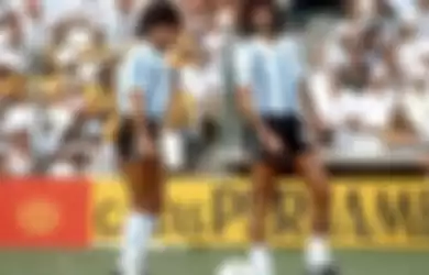 Mario Kempes ketika membela Timnas Argentina bersma dengan Maradona