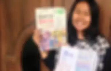 Sella Lorenza, Pencinta Musik Yang Mengumpulkan Tanda tangan musisi indie idolanya di buku pelajaran.