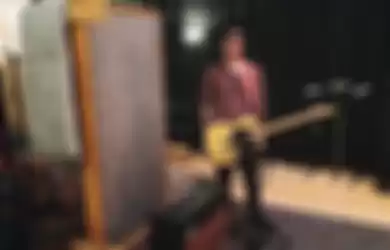 Billie Joe Armstron menggendong Fender Telecaster