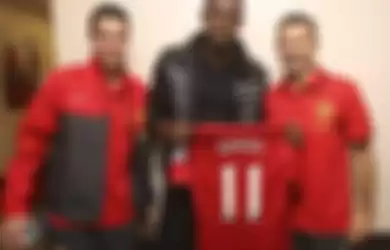 Usain Bolt bersama eks penyerang Manchester United, Robin Van Persie dan Ryan Giggs