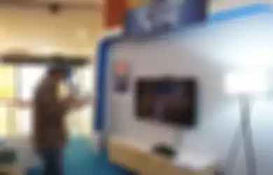 Pengunjung menjajal PS VR