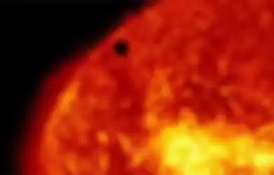 Venus Mampir di Matahari