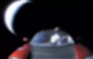 Elon Musk memamerkan foto terakhir mobil Tesla dan Starman yang sedang dalam perjalanan menuju orbit Mars.