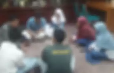 Sejumlah siswa asal SMA Negeri 1 Yogyakarta datang ke Semarang untuk menemui dua pelajar SMA Negeri 1 Semarang di kantor Gubernur Jawa Tengah di Jalan Pahlawan, Kamis (1/3/2018) sore. 