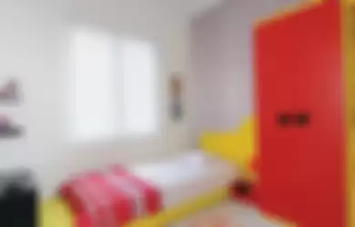 Kuning Merah Cantik di Kamar Anak