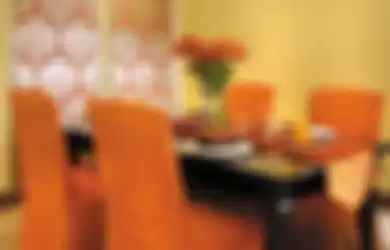 Oranye yang Menyegarkan Di ruang Makan