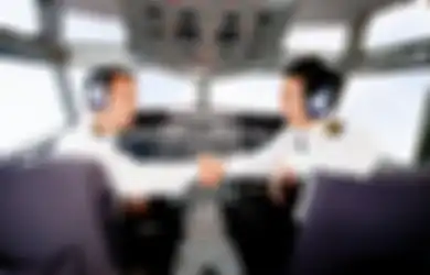 Pantas Saja Kita Tidak Paham, Ternyata Pilot Punya Kode Rahasia Ketika Berkomunikasi Selama Penerbangan!