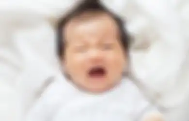 Cara Tenangkan Bayi Rewel saat Pertama Kali Tumbuh Gigi