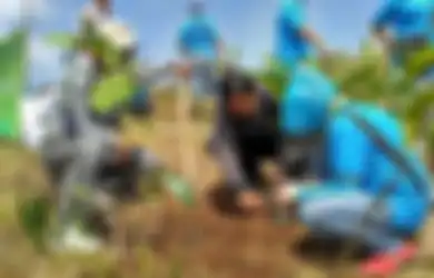 Peringati Hari Bumi, AQUA Tanam Pohon di Hutan Konservasi