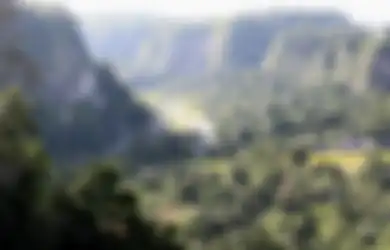 Meniti Janjang Koto Gadang, Menikmati Lembah Ngarai Sianok