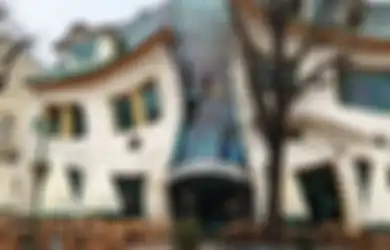 Ini Dia Rumah Miring ala Polandia