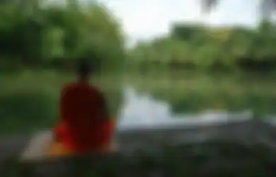 Kisah Biksu dengan Cahaya Misterius dan Kekuatan Pikiran