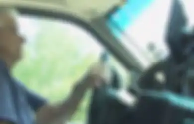 Kisah Nenek Berusia 87 Tahun yang Mengemudikan Ambulance