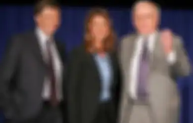 Warren Buffett Bersulang untuk Dua Orang Filantropi Terbesar Dunia, Bill dan Melinda Gates