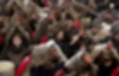 [Foto] Warga Rumania Mengenakan Kostum Beruang untuk Menangkal Kejahatan di Tahun Baru