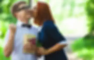 Sering Disebut Orang Aneh? Berbahagialah karena Anda akan Cepat Dapat Pasangan