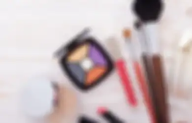 Duh, Kuas Make-Up Bisa Sebabkan Radang Tenggorokan dan Infeksi Kulit