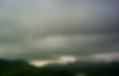 Ini Dia Alasan Awan Hujan Berwarna Gelap?