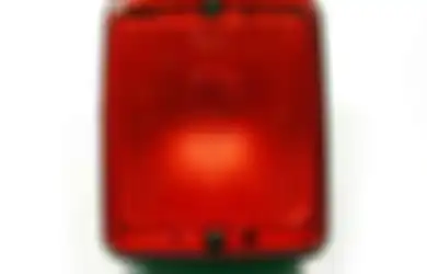 Mengapa Lampu Belakang Mobil Warnanya Merah? Ternyata Alasannya Sangat Ilmiah