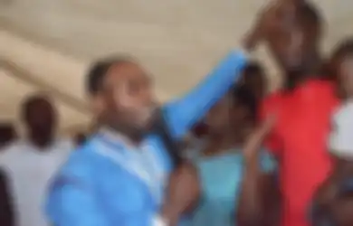 Pendeta di Zimbabwe Menjual Pena Ajaib yang Disebut Bisa Meluluskan saat Ujian Sekolah