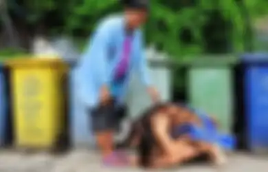 Mengharukan, Miss Thailand Khanittha Phasaeng Bersimpuh di Kaki Ibunya yang Seorang Pemulung