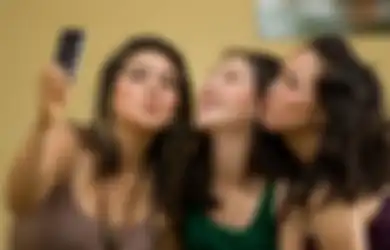 Keranjingan Selfie? Berlebihan? Nah, Artinya Anda Alami Kelainan Mental, Ini Penjelasannya