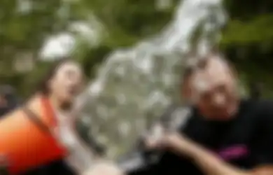 Bahaya Kesehatan di Balik 'Ice Bucket Challenge'